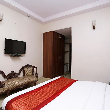 ניו דלהי Oyo 5401 Hotel Mid Town מראה חיצוני תמונה