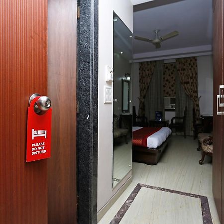 ניו דלהי Oyo 5401 Hotel Mid Town מראה חיצוני תמונה
