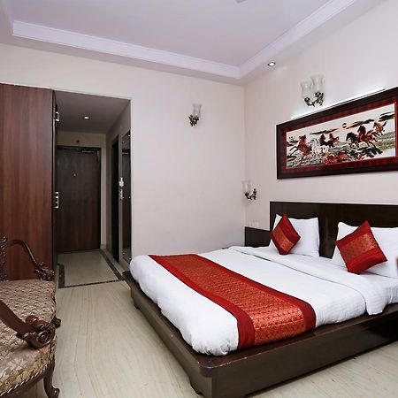 ניו דלהי Oyo 5401 Hotel Mid Town מראה חיצוני תמונה