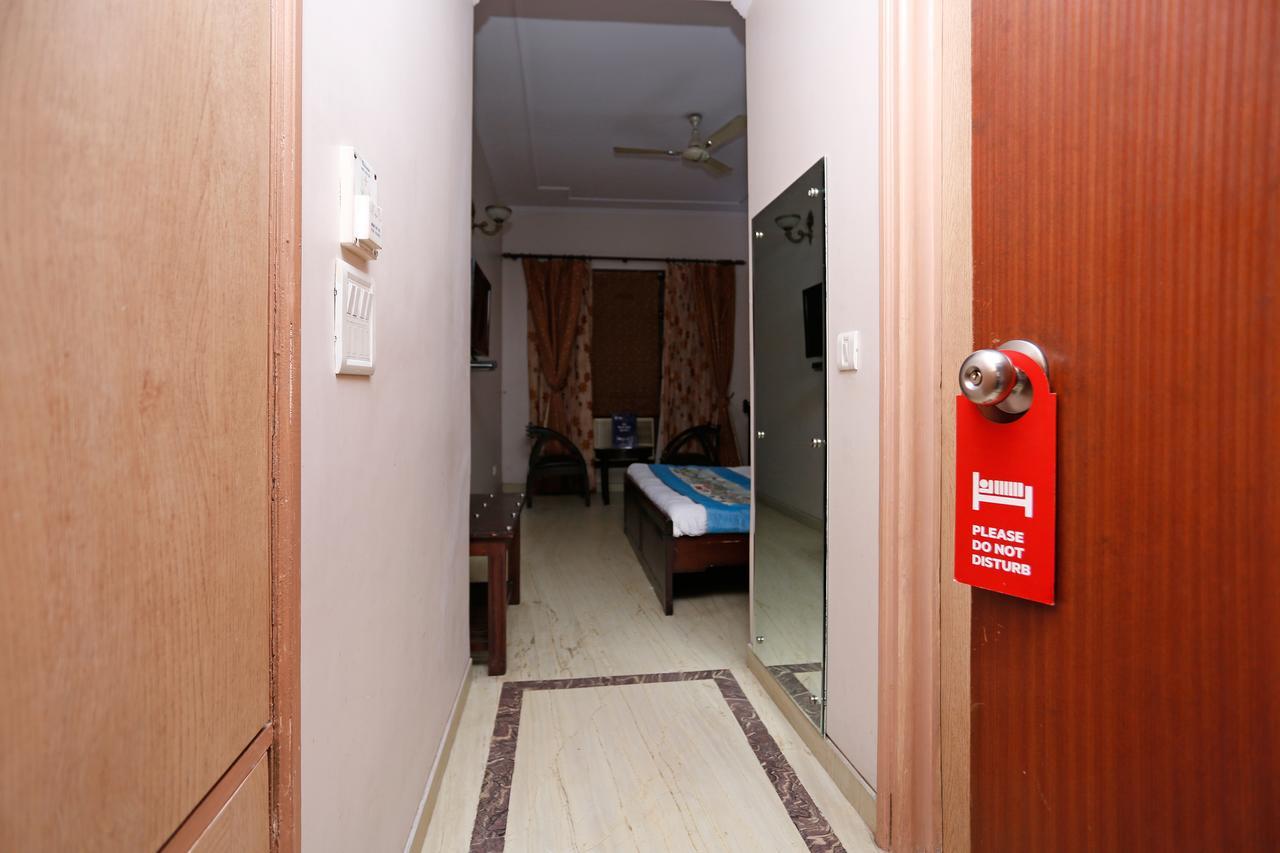 ניו דלהי Oyo 5401 Hotel Mid Town מראה חיצוני תמונה